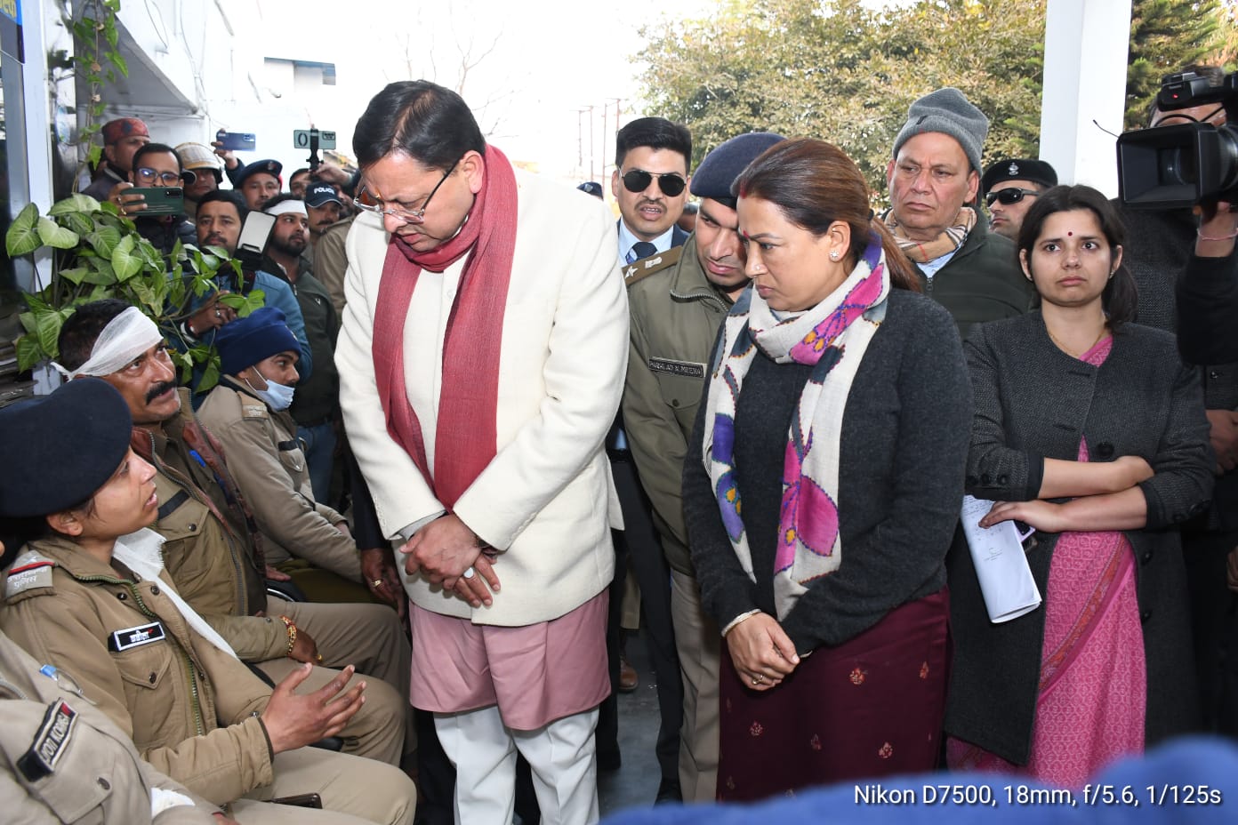 मुख्यमंत्री पुष्कर सिंह धामी ने हल्द्वानी पहुंचकर घटना की स्थिति का जायजा लिया