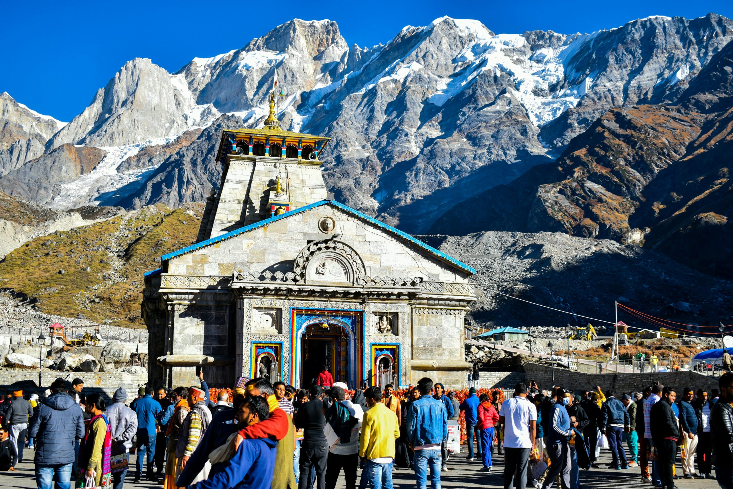 श्रावण मास के प्रथम सोमवार को श्री केदारनाथ धाम में प्रदेश की सुख,शांति,समृद्धि एवं ऐश्वर्य के लिए विशेष पूजा-अर्चना की गई