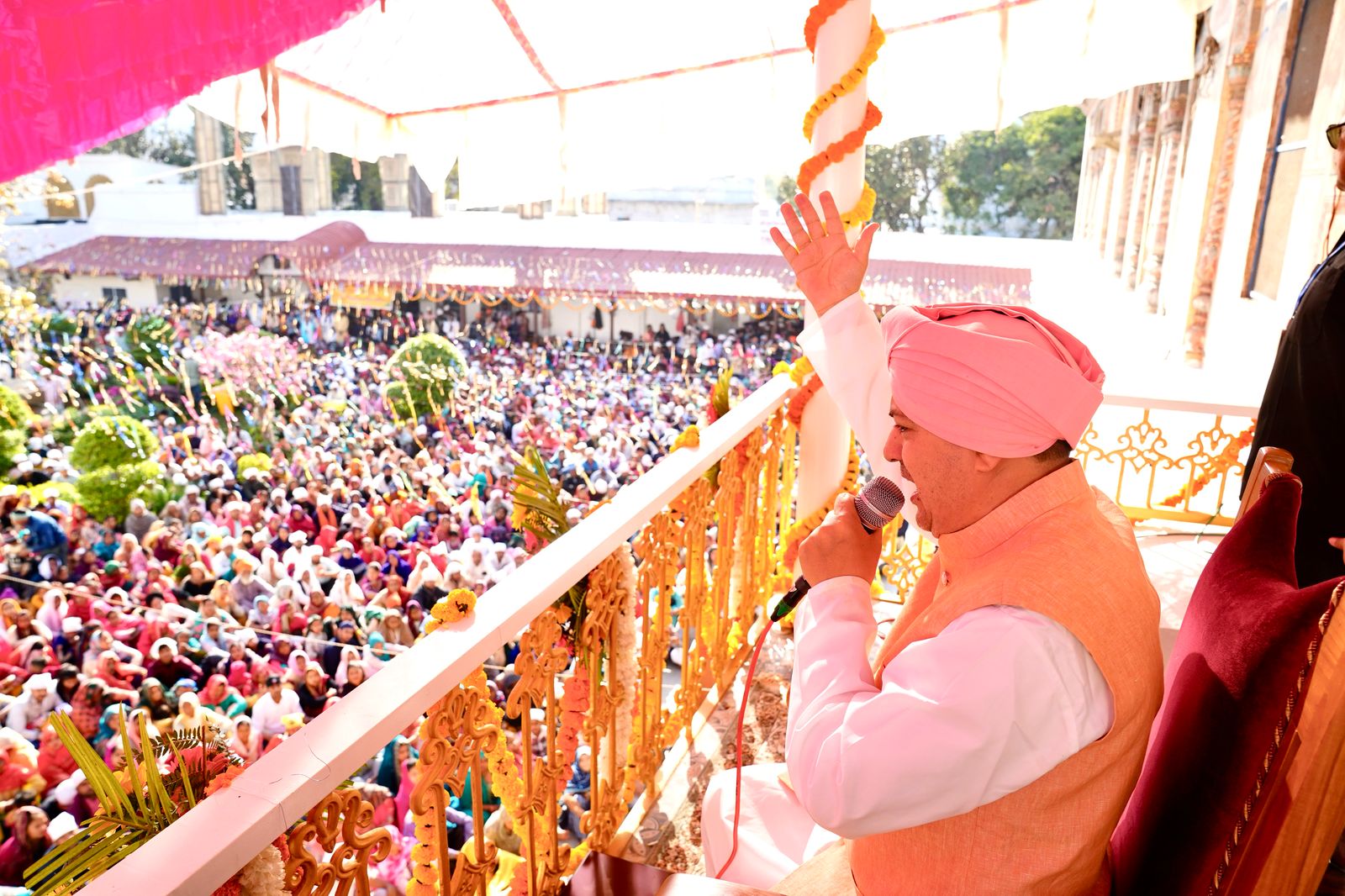 मानव जीवन अमूल्य है, भक्ति में लीन होकर जीवन को सार्थक बनाएं: श्री महाराज जी 