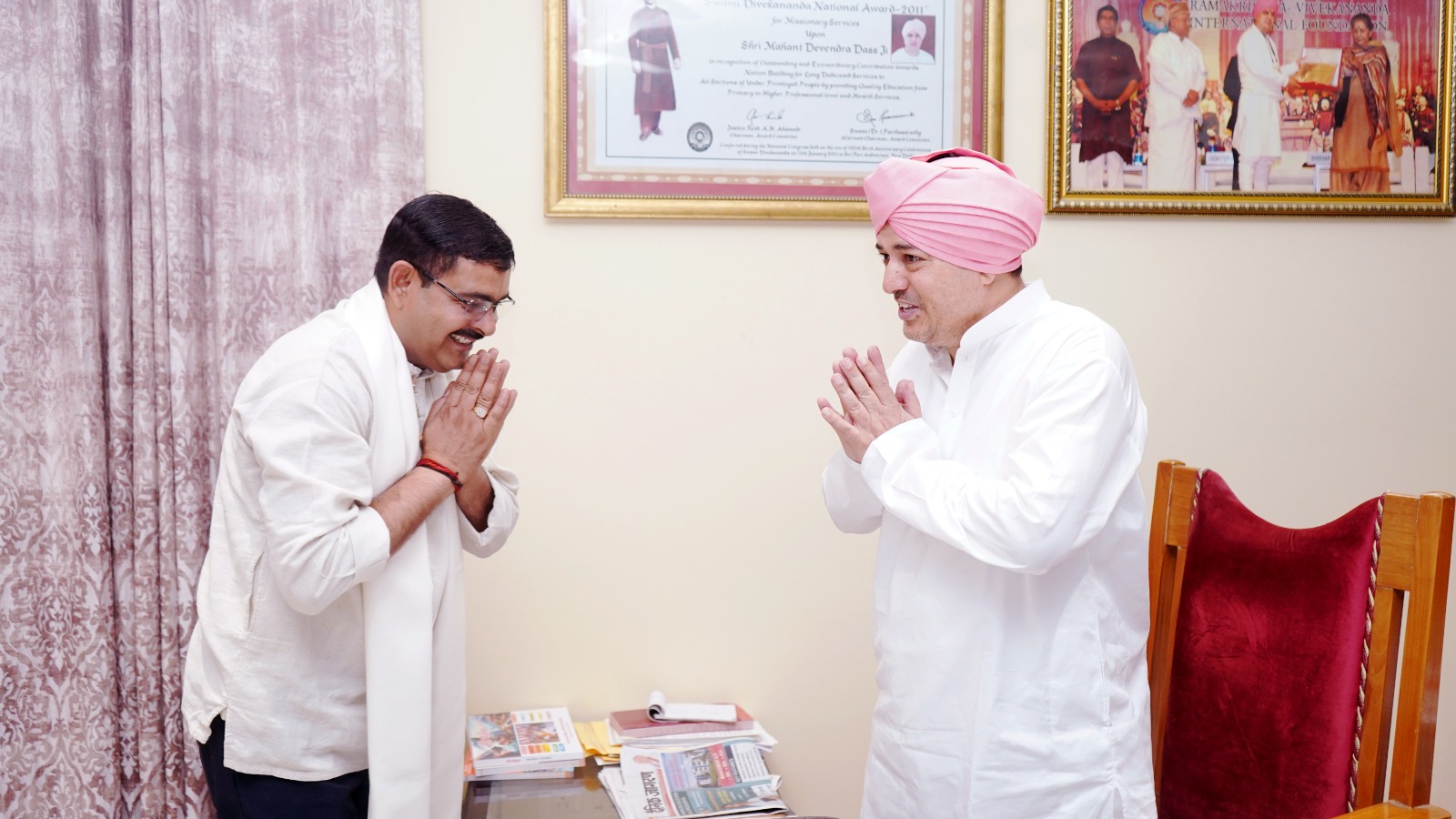 परमवीर चक्र विजेता योगेन्द्र सिंह यादव ने श्री दरबार साहिब में टेका माथा