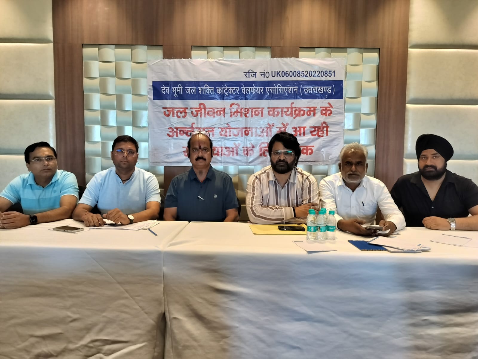 जल जीवन मिशन के ठेकेदारों को भुगतान में हो रही देरी और बिना भुगतान के काम पूरा करने का दबाव