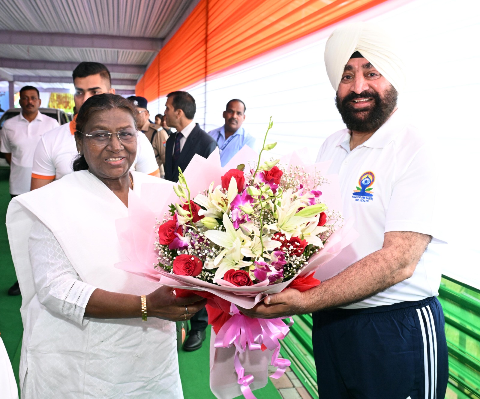 राष्ट्रपति द्रौपदी मुर्मू ने देहरादून में किया 11 वें अंतरराष्ट्रीय योग दिवस का शुभारंभ