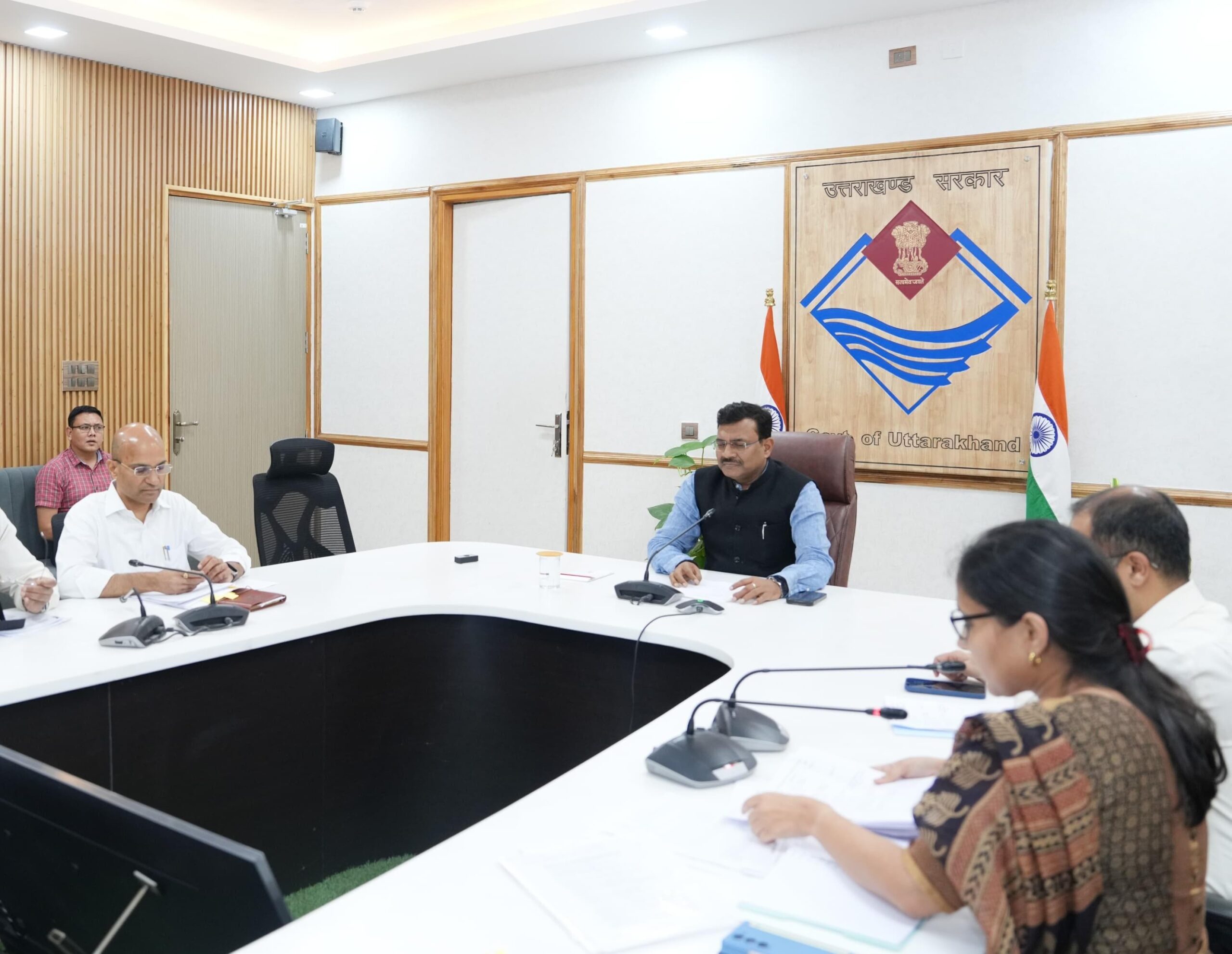 मुख्य सचिव आनन्द बर्द्धन ने सचिवालय में राष्ट्रीय नार्काे समन्वय पोर्टल (एन्कॉर्ड) की बैठक ली