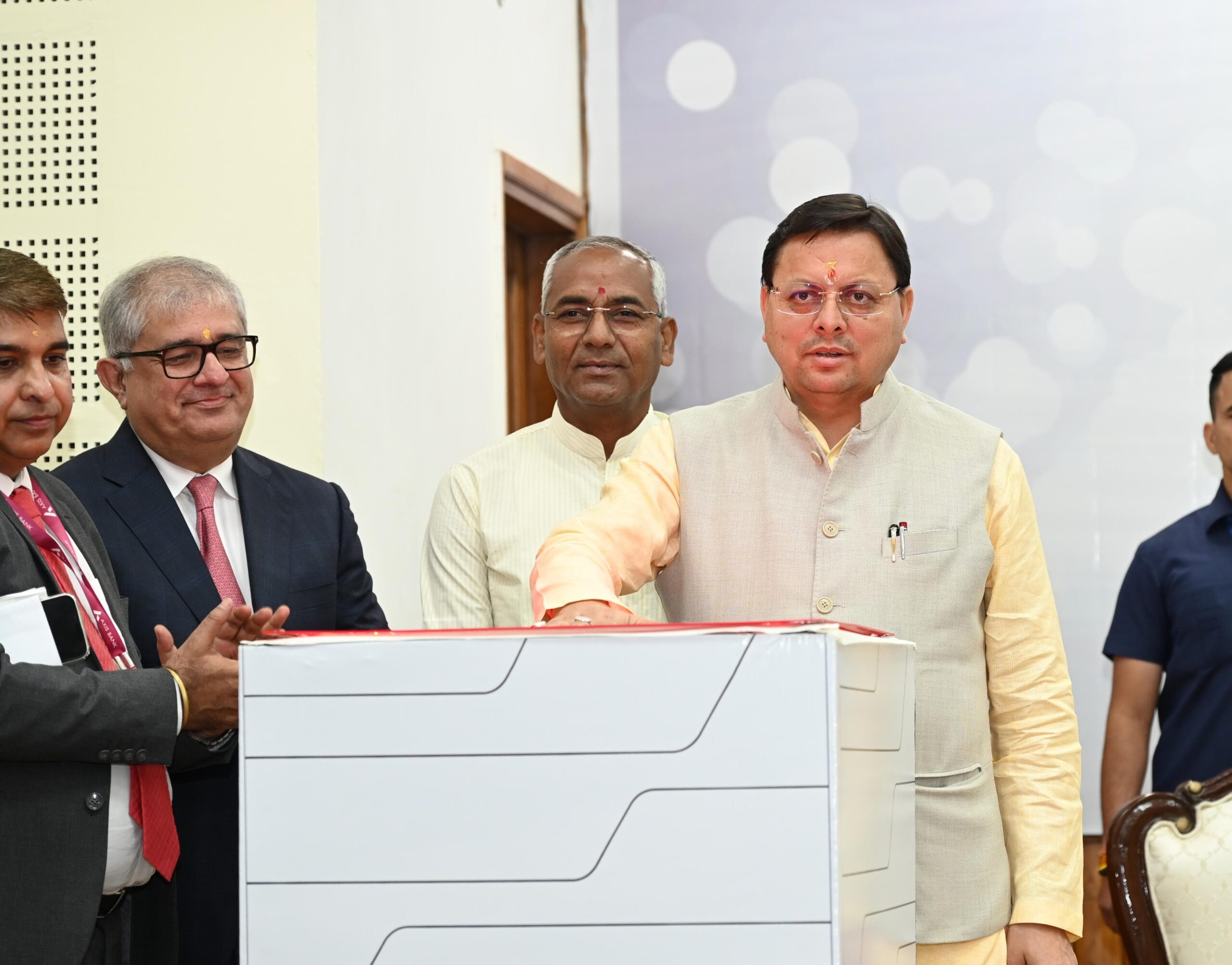मुख्यमंत्री पुष्कर सिंह धामी ने मुख्यमंत्री आवास स्थित मुख्य सेवक सदन में आयोजित कार्यक्रम में प्रतिभाग किया