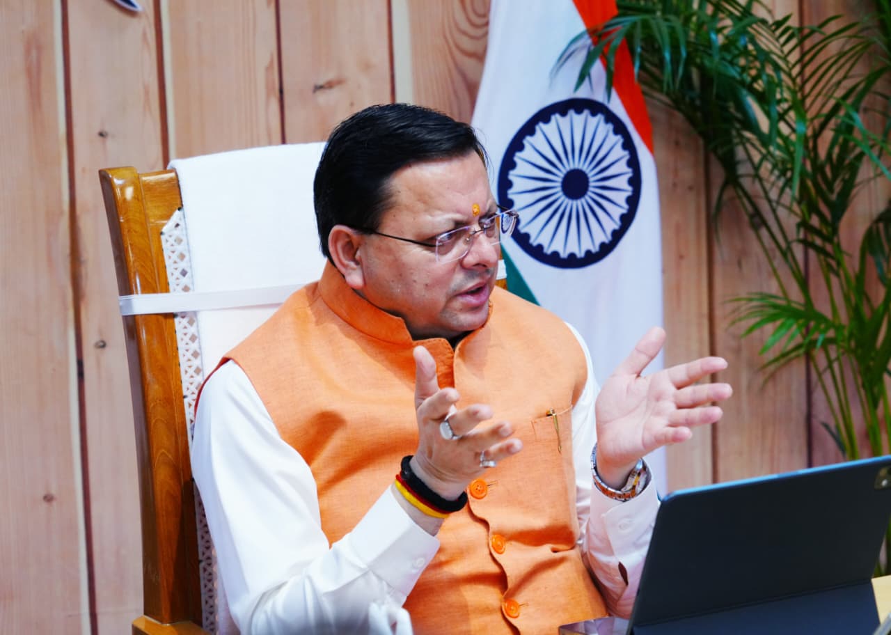 मुख्यमंत्री पुष्कर सिंह धामी ने अधिकारियों को निर्देश दिए कि प्रदेश में निर्माण और नव निर्माण कार्यों में तेजी लाई जाए
