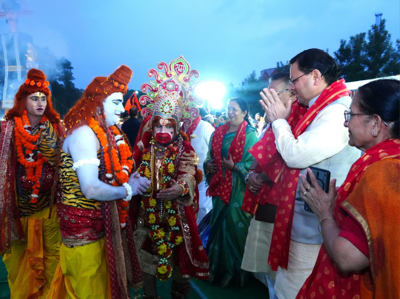 मुख्यमंत्री ने परेड ग्राउंड में रावण दहन कार्यक्रम में किया प्रतिभाग,मुख्यमंत्री ने उपस्थित जनसमूह को विजयदशमी की दी शुभकामनाएं