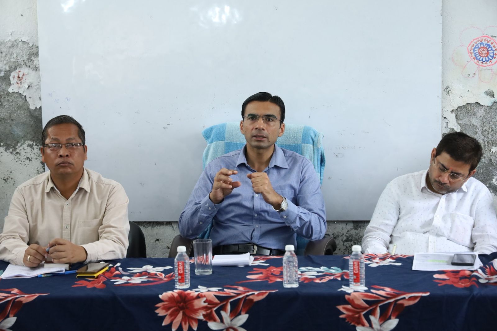 अधिकारियों संग ग्राउंड जीरो पर डीएम सविनमुख्यमंत्री के निर्देश,राज्य हित,आपदा न्यूनीकरण-जिला प्रशासन लिए सर्वोपरि  : जिलाधिकारी सविन बंसल 
