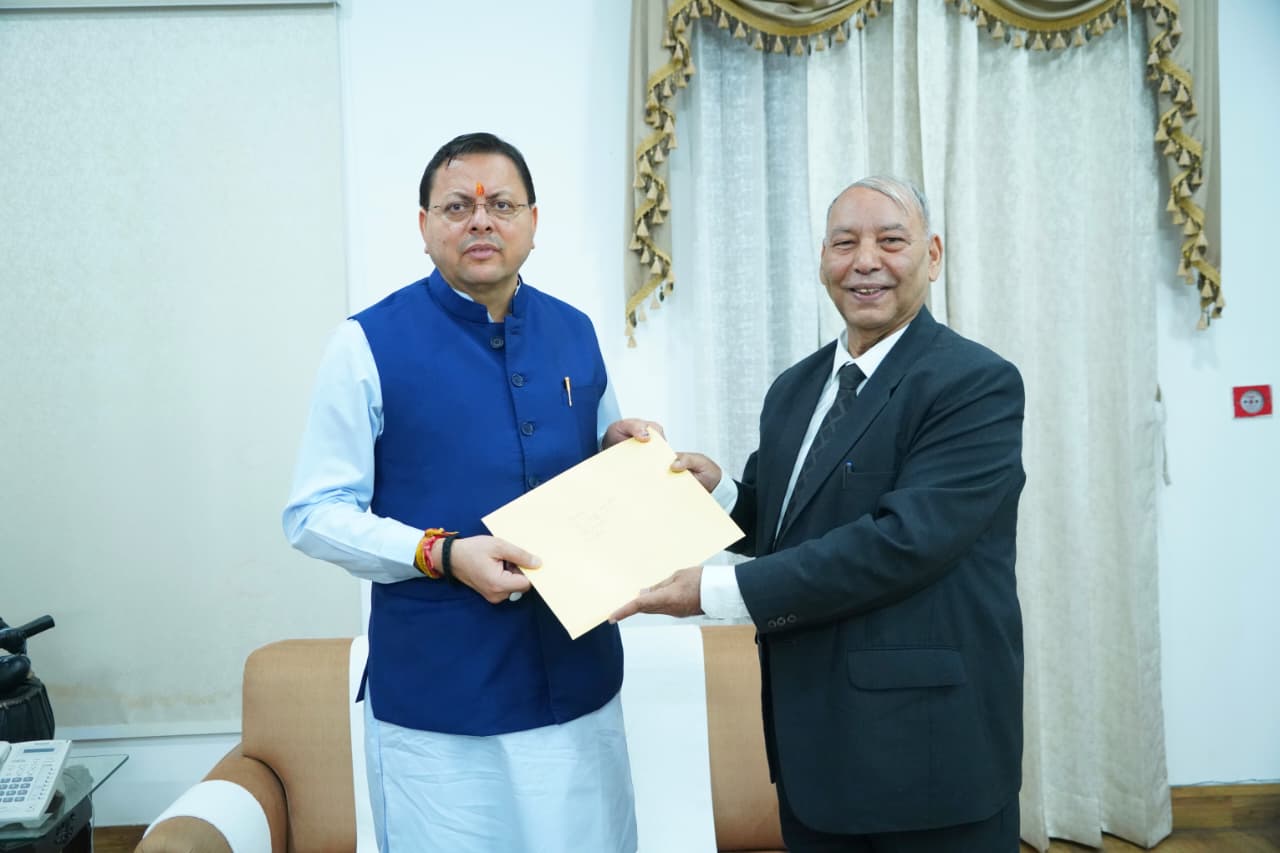 उत्तराखंड अधीनस्थ सेवा चयन आयोग द्वारा 21 सितंबर, 2025 को आयोजित प्रतियोगी परीक्षा में कथित अनियमितताओं की जांच हेतु राज्य सरकार द्वारा गठित एकल सदस्यीय जांच आयोग ने आज मुख्यमंत्री  पुष्कर सिंह धामी से भेंट कर अंतरिम रिपोर्ट प्रस्तुत की