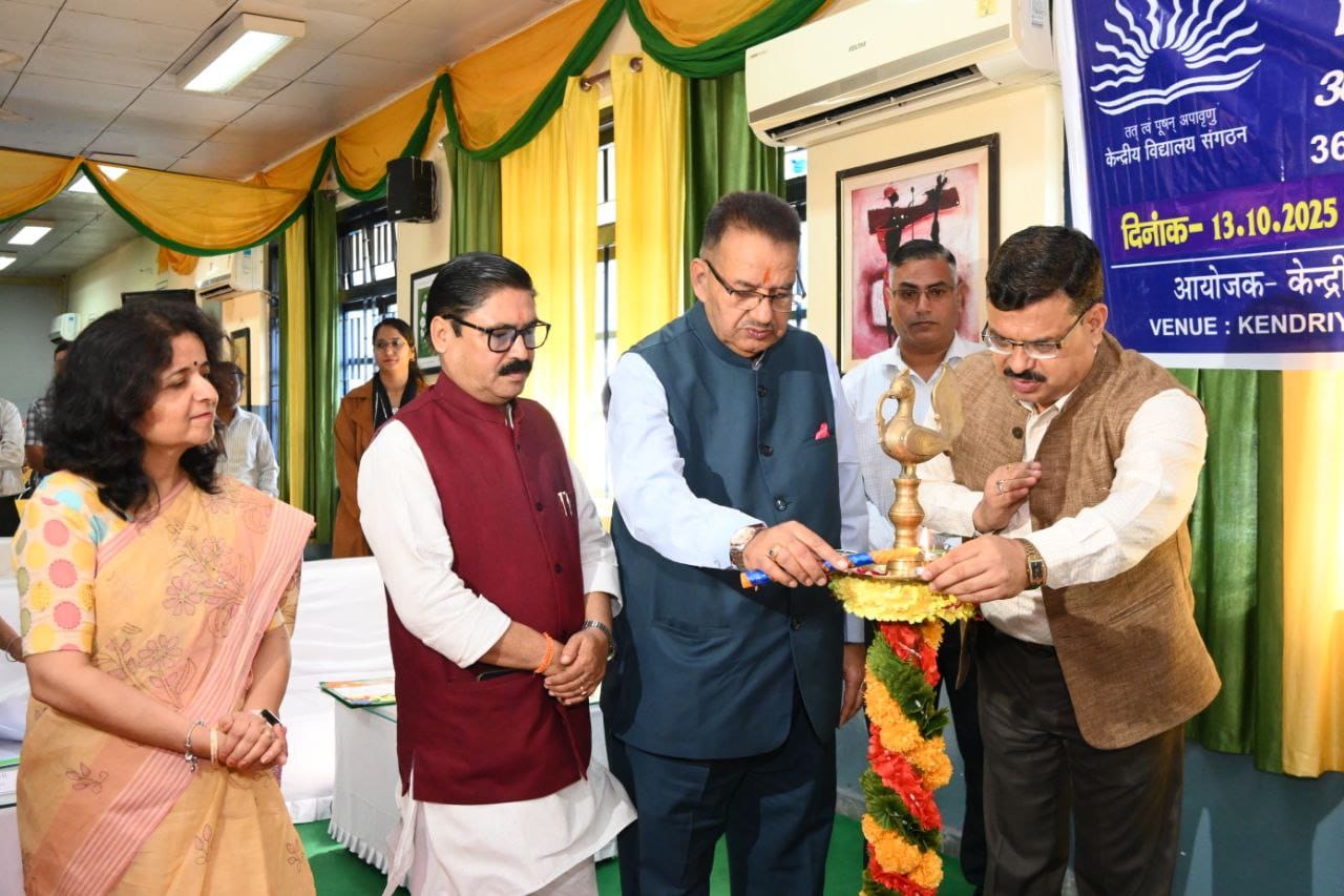 केंद्रीय विद्यालय देहरादून द्वारा आयोजित 36वीं युवा संसद प्रतियोगिता का उद्घाटन करते कैबिनेट मंत्री गणेश जोशी