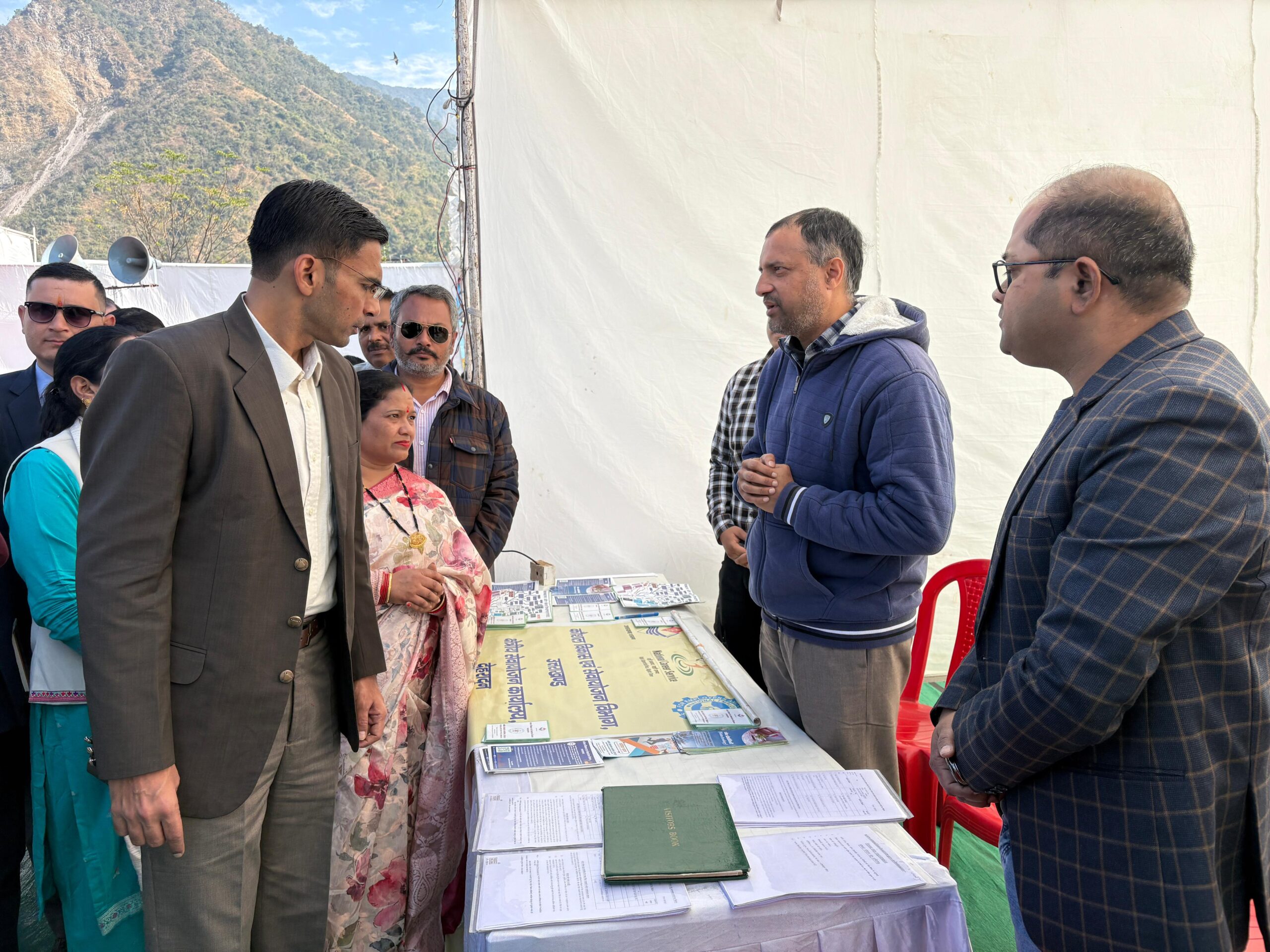 डीएम के निर्देश पर 24 घंटे के भीतर रा.प्रा.वि. लिस्ट्राबाद में शिक्षिका की तैनाती