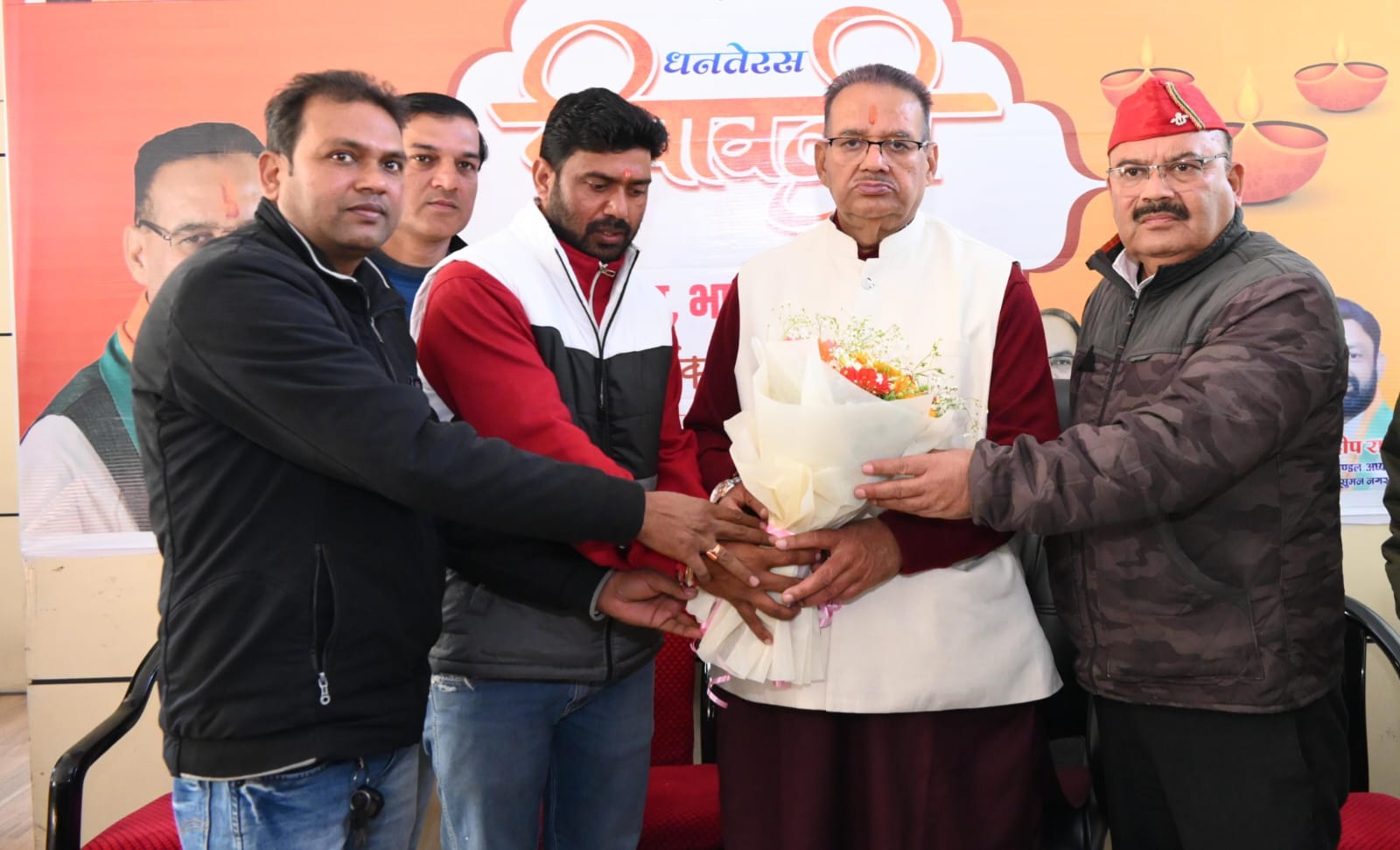 कैबिनेट मंत्री गणेश जोशी से मिले उत्तराखण्ड आउटसोर्स कर्मचारी संगठन के पदाधिकारियों, मंत्री ने दिया सकारात्मक आश्वासन