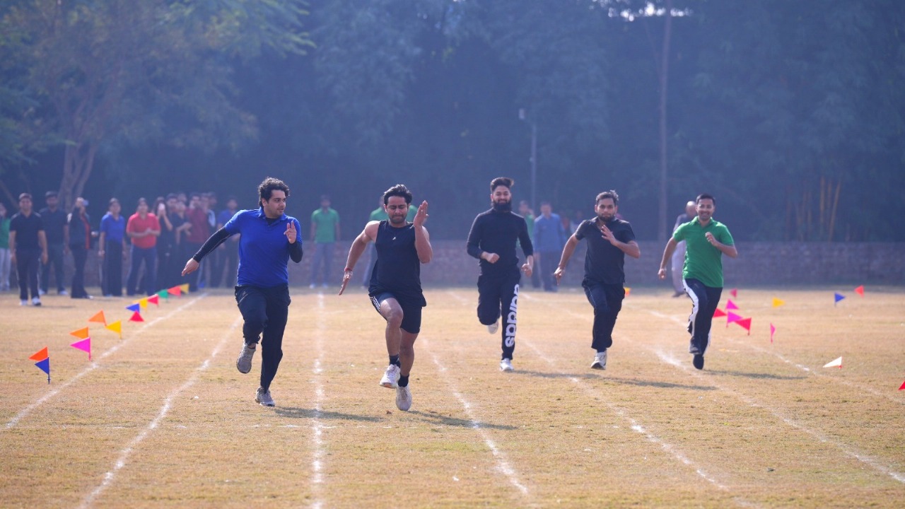 एसजीआरआर मेडिकल कॉलेज एटलेटिका-2025 में प्रद्युमन ने लगाई सबसे लम्बी छलांग
