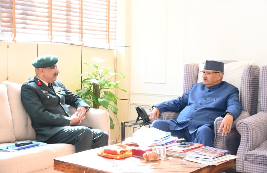 सैनिक कल्याण मंत्री गणेश जोशी से एम.एच. हॉस्पिटल के कमांडेंट ब्रिगेडियर प्रफुल्ल मोहन ने की भेंट, गोल्फ कार्ट के लिए मंत्री का जताया आभार